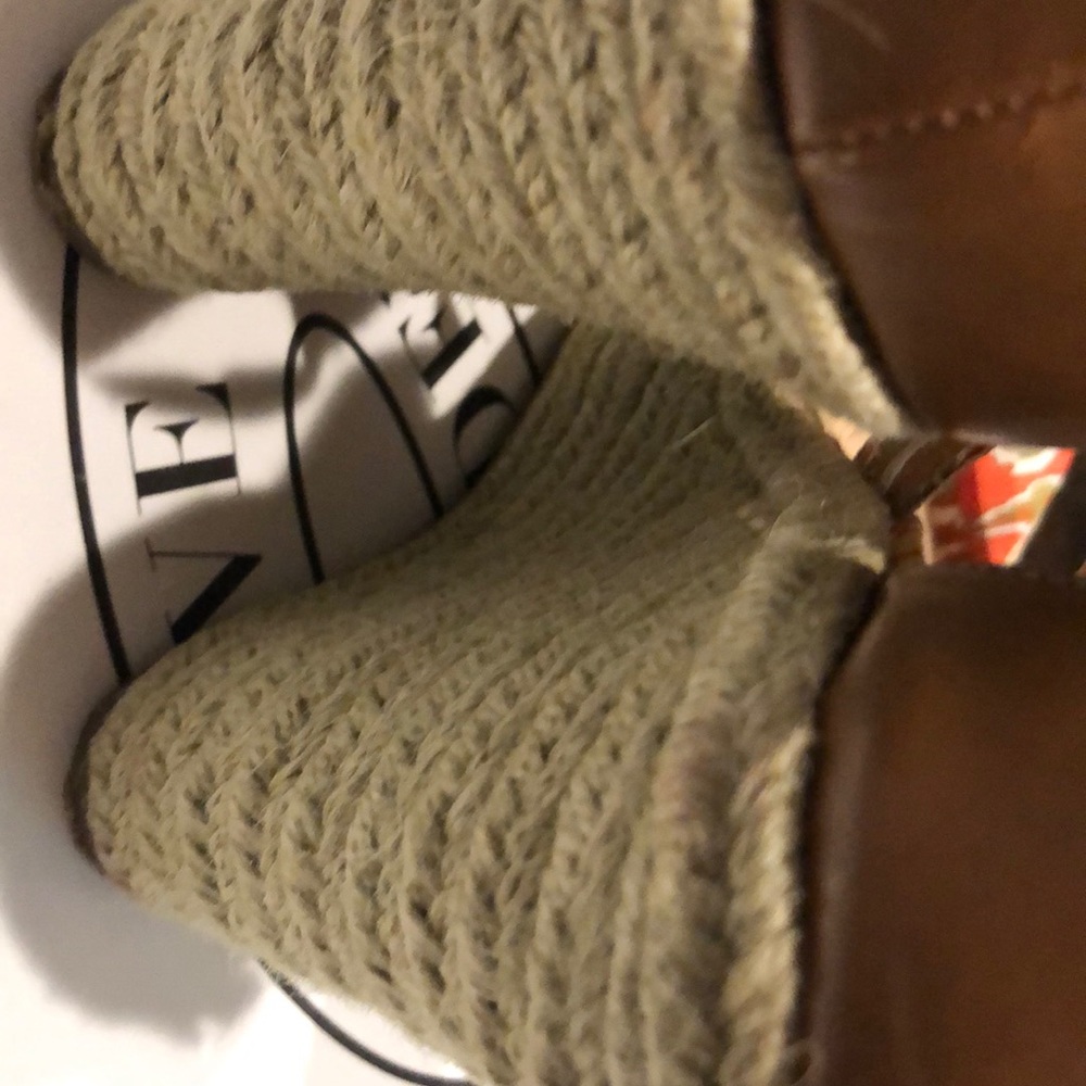 Sandals - Picture 4 of 4
